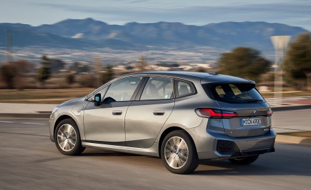 2022 BMW 230e Active Tourer Rear Three-Quarter Wallpapers 450x275 (2)