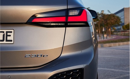 2022 BMW 230e Active Tourer Tail Light Wallpapers  450x275 (99)