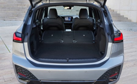 2022 BMW 230e Active Tourer Trunk Wallpapers 450x275 (128)