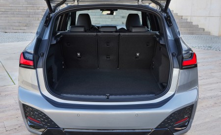 2022 BMW 230e Active Tourer Trunk Wallpapers 450x275 (130)