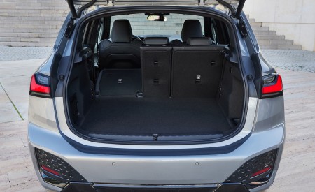 2022 BMW 230e Active Tourer Trunk Wallpapers 450x275 (132)