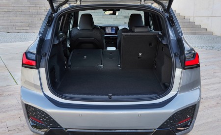 2022 BMW 230e Active Tourer Trunk Wallpapers 450x275 (135)