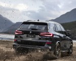 2022 BMW X5 xDrive 40Li Rear Three-Quarter Wallpapers 150x120 (3)