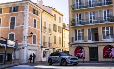 2022 MINI Cooper S Countryman ALL4 Untamed Edition Front Three-Quarter Wallpapers 450x275 (52)