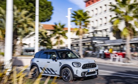 2022 MINI Cooper S Countryman ALL4 Untamed Edition Front Three-Quarter Wallpapers 450x275 (47)