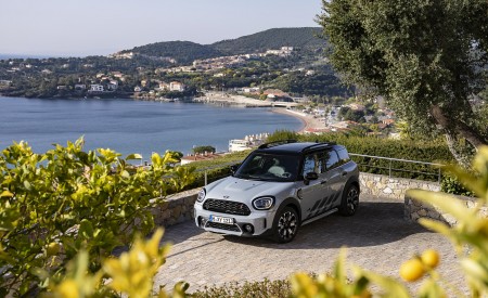 2022 MINI Cooper S Countryman ALL4 Untamed Edition Front Three-Quarter Wallpapers 450x275 (57)