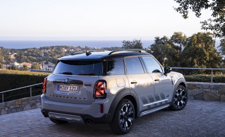 2022 MINI Cooper S Countryman ALL4 Untamed Edition Rear Three-Quarter Wallpapers 450x275 (58)