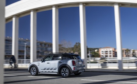 2022 MINI Cooper S Countryman ALL4 Untamed Edition Rear Three-Quarter Wallpapers 450x275 (39)