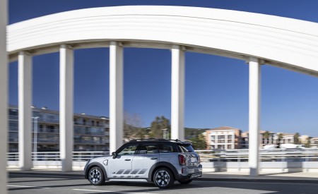 2022 MINI Cooper S Countryman ALL4 Untamed Edition Rear Three-Quarter Wallpapers 450x275 (40)