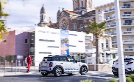 2022 MINI Cooper S Countryman ALL4 Untamed Edition Rear Three-Quarter Wallpapers 450x275 (49)