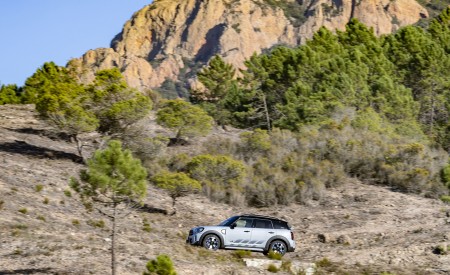 2022 MINI Cooper S Countryman ALL4 Untamed Edition Side Wallpapers 450x275 (8)