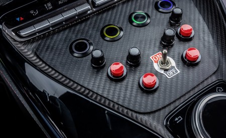2022 Mercedes-AMG GT 63 S F1 Medical Car Central Console Wallpapers 450x275 (32)