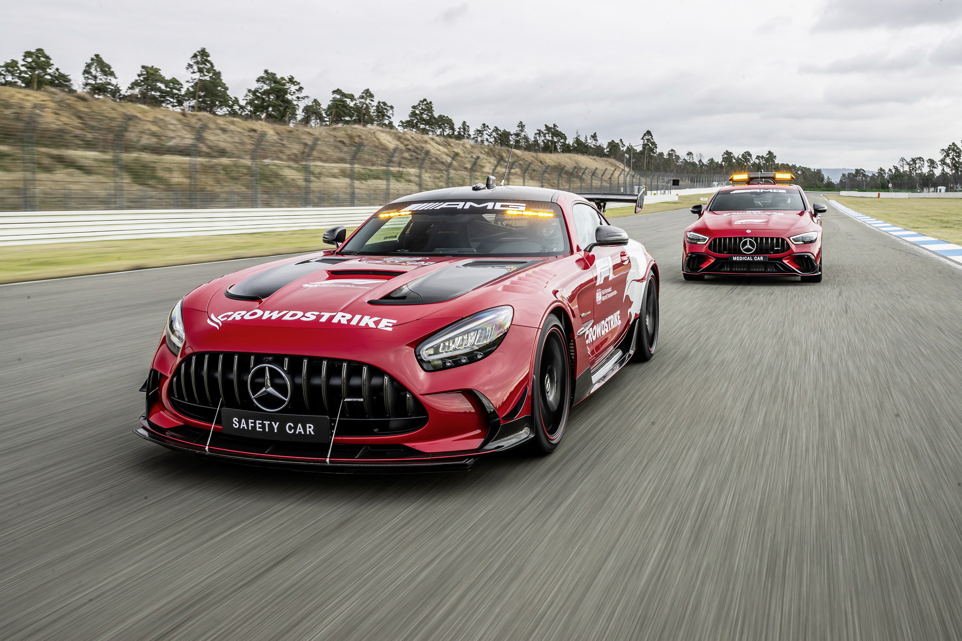 2022 Mercedes-AMG GT 63 S F1 Medical Car and Mercedes-AMG GT Black Series F1 Safety Car Wallpapers (12)