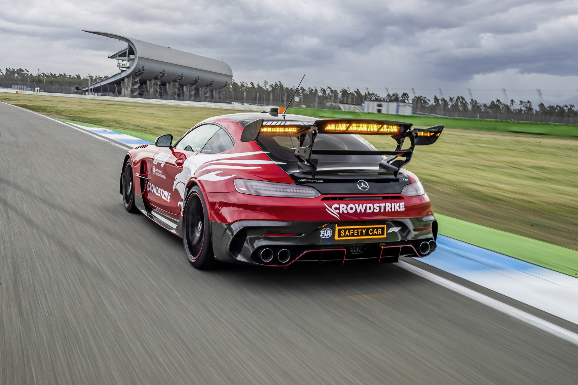 2022 Mercedes-AMG GT Black Series F1 Safety Car Rear Three-Quarter Wallpapers (8)