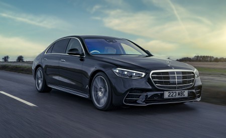 2022 Mercedes-Benz S 580 e L Plug-In Hybrid (UK-Spec) Front Three-Quarter Wallpapers 450x275 (5)