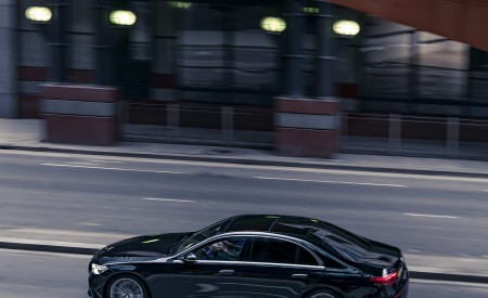 2022 Mercedes-Benz S 580 e L Plug-In Hybrid (UK-Spec) Rear Three-Quarter Wallpapers 450x275 (13)