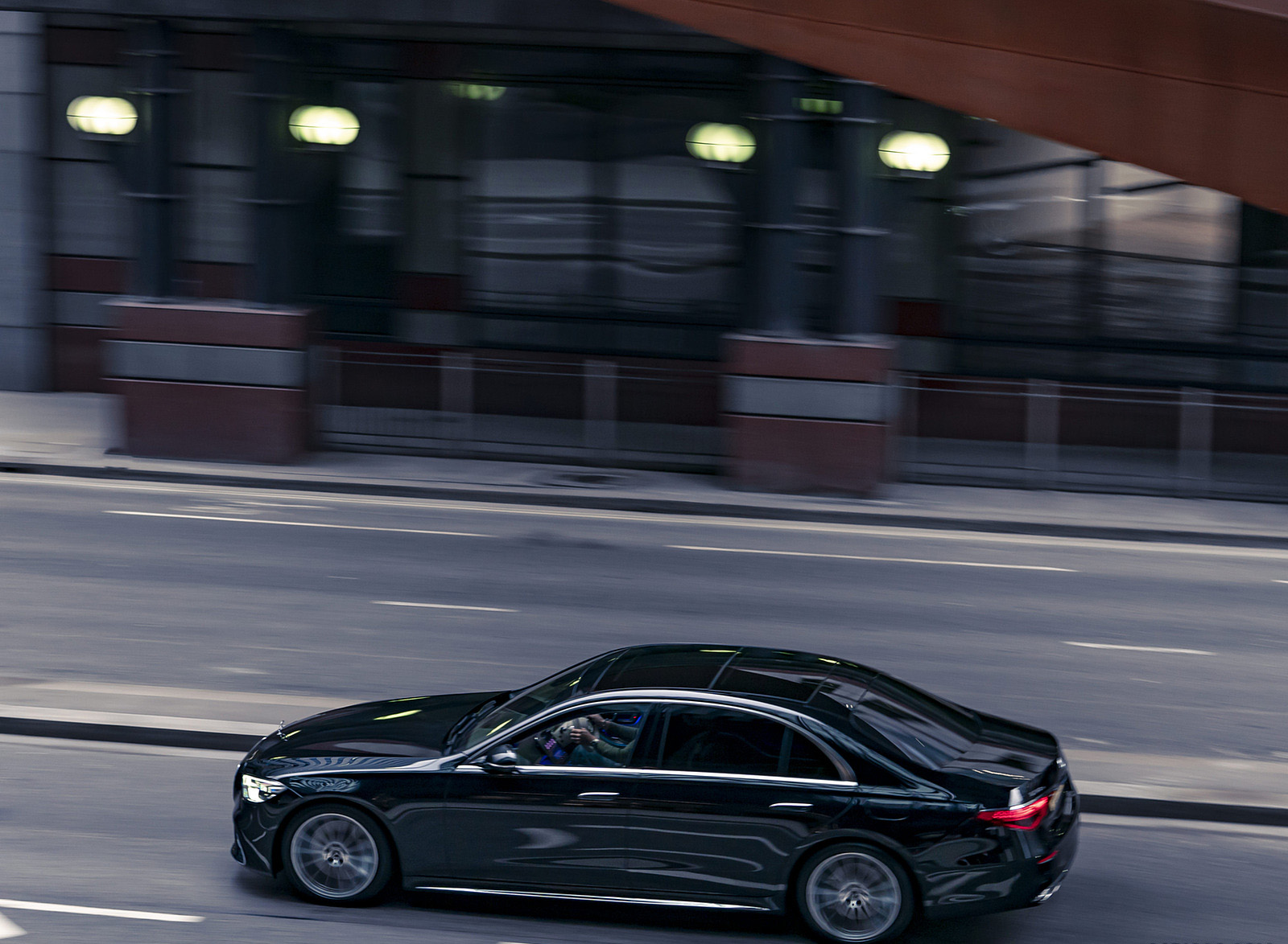 2022 Mercedes-Benz S 580 e L Plug-In Hybrid (UK-Spec) Rear Three-Quarter Wallpapers (13)