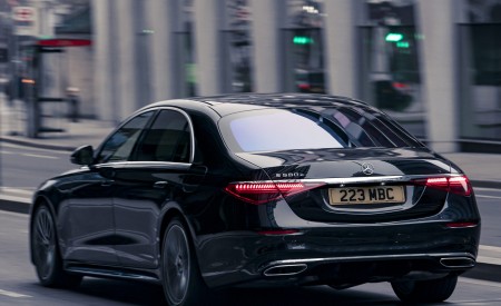 2022 Mercedes-Benz S 580 e L Plug-In Hybrid (UK-Spec) Rear Three-Quarter Wallpapers  450x275 (14)