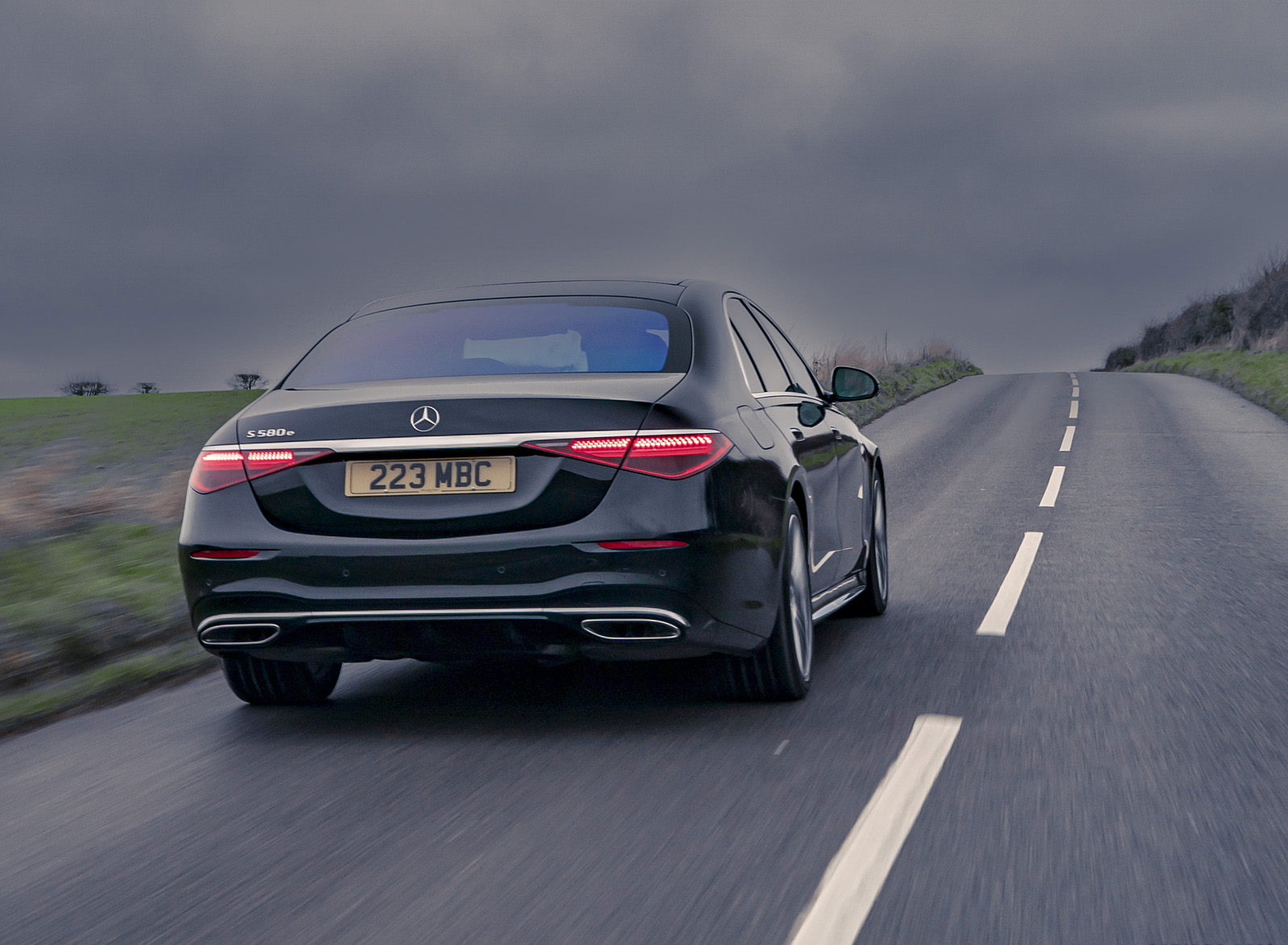 2022 Mercedes-Benz S 580 e L Plug-In Hybrid (UK-Spec) Rear Wallpapers (11)