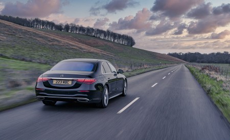 2022 Mercedes-Benz S 580 e L Plug-In Hybrid (UK-Spec) Rear Wallpapers 450x275 (2)