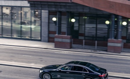 2022 Mercedes-Benz S 580 e L Plug-In Hybrid (UK-Spec) Side Wallpapers 450x275 (15)