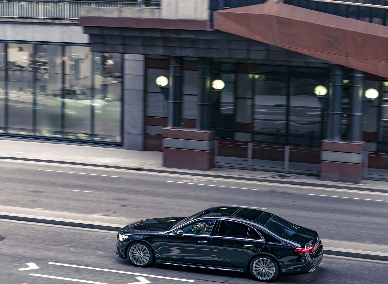 2022 Mercedes-Benz S 580 e L Plug-In Hybrid (UK-Spec) Side Wallpapers (15)