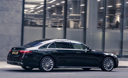 2022 Mercedes-Benz S 580 e L Plug-In Hybrid (UK-Spec) Side Wallpapers 450x275 (17)