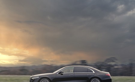 2022 Mercedes-Benz S 580 e L Plug-In Hybrid (UK-Spec) Side Wallpapers 450x275 (3)