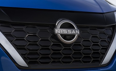 2022 Nissan JUKE Hybrid Grille Wallpapers 450x275 (33)