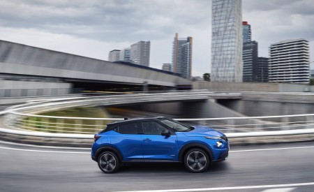 2022 Nissan JUKE Hybrid Side Wallpapers 450x275 (5)