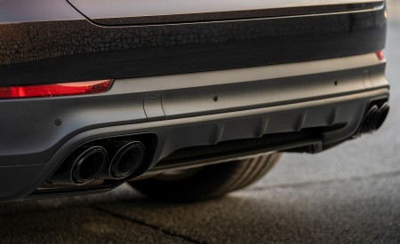 2022 Porsche Cayenne Platinum Edition (Color: Jet Black Metallic) Detail Wallpapers 450x275 (21)