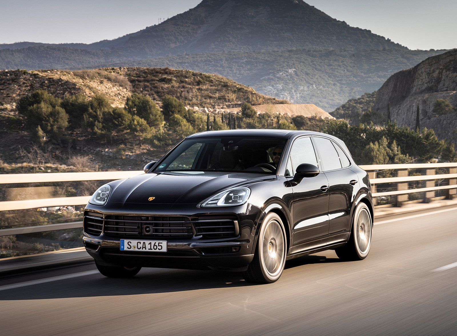 2022 Porsche Cayenne Platinum Edition (Color: Jet Black Metallic) Front Three-Quarter Wallpapers (1)