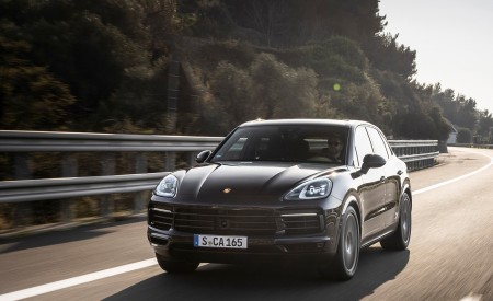 2022 Porsche Cayenne Platinum Edition (Color: Jet Black Metallic) Front Wallpapers 450x275 (6)