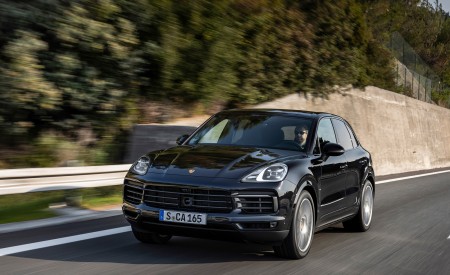 2022 Porsche Cayenne Platinum Edition (Color: Jet Black Metallic) Front Wallpapers 450x275 (7)