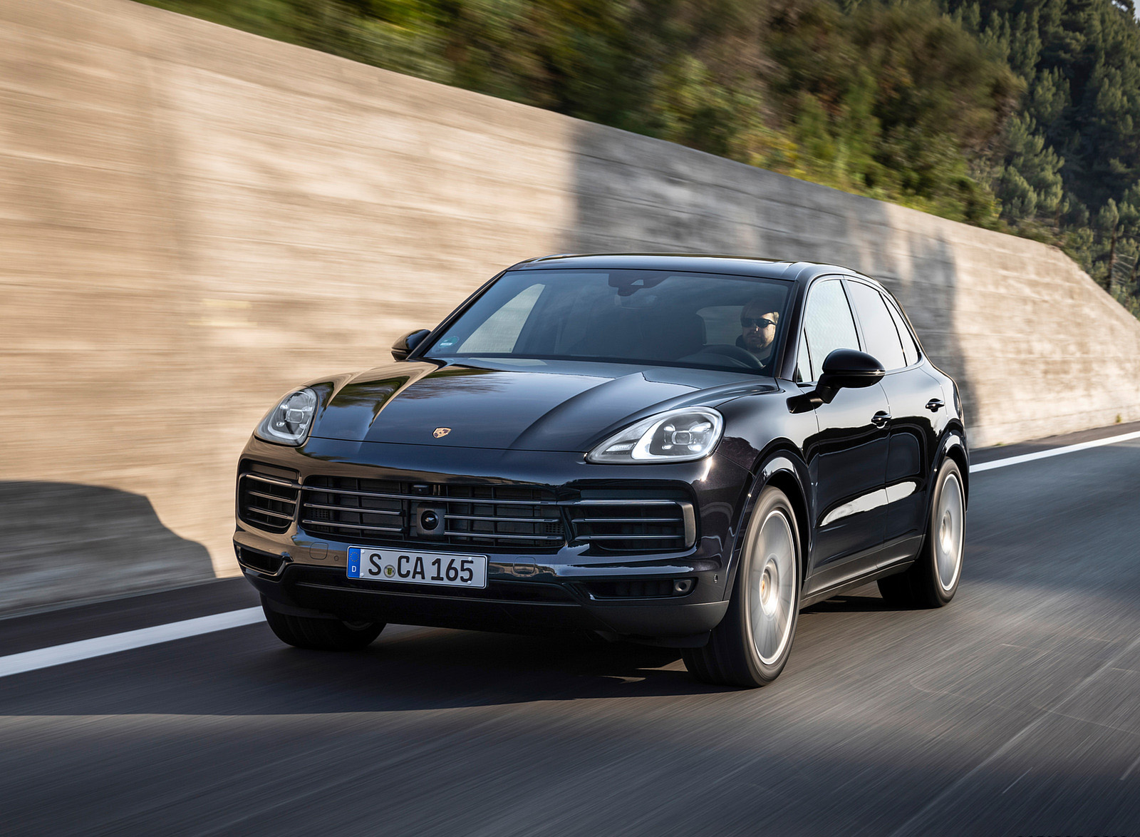 2022 Porsche Cayenne Platinum Edition (Color: Jet Black Metallic) Front Wallpapers (8)