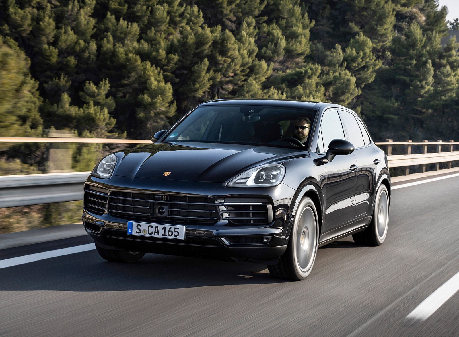 2022 Porsche Cayenne Platinum Edition (Color: Jet Black Metallic) Front Wallpapers (2)
