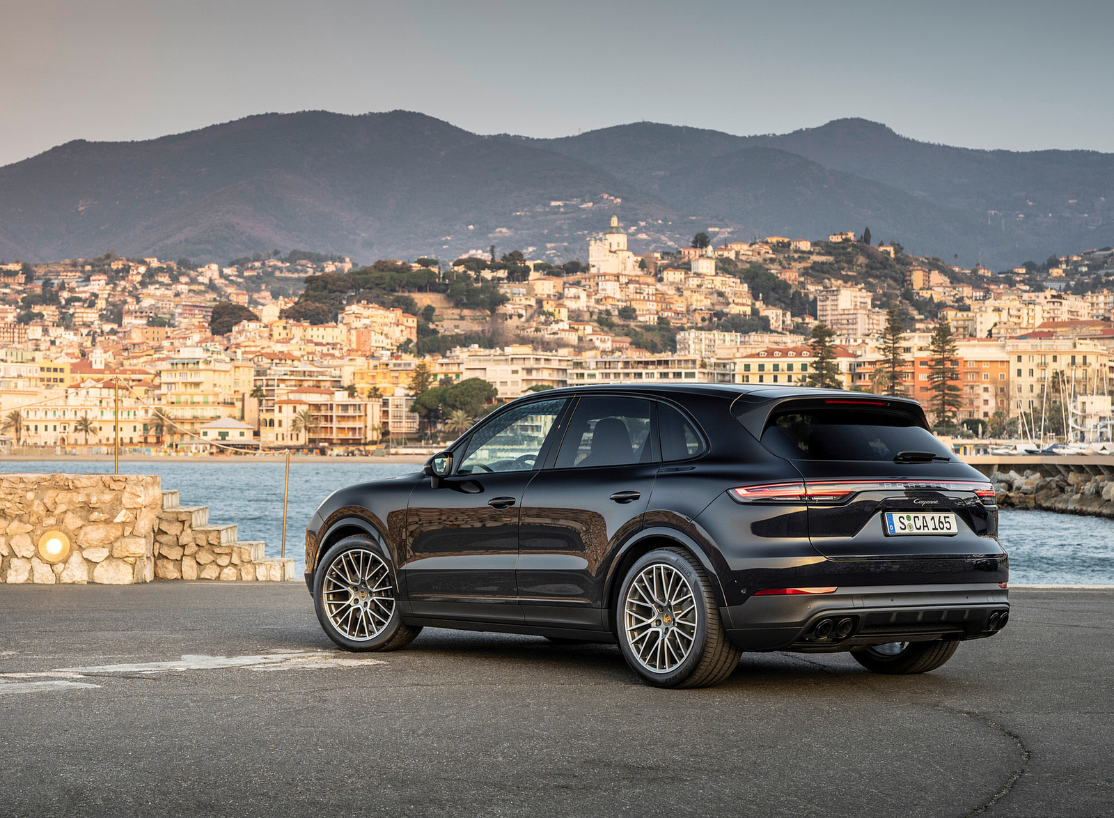 2022 Porsche Cayenne Platinum Edition (Color: Jet Black Metallic) Rear Three-Quarter Wallpapers (14)