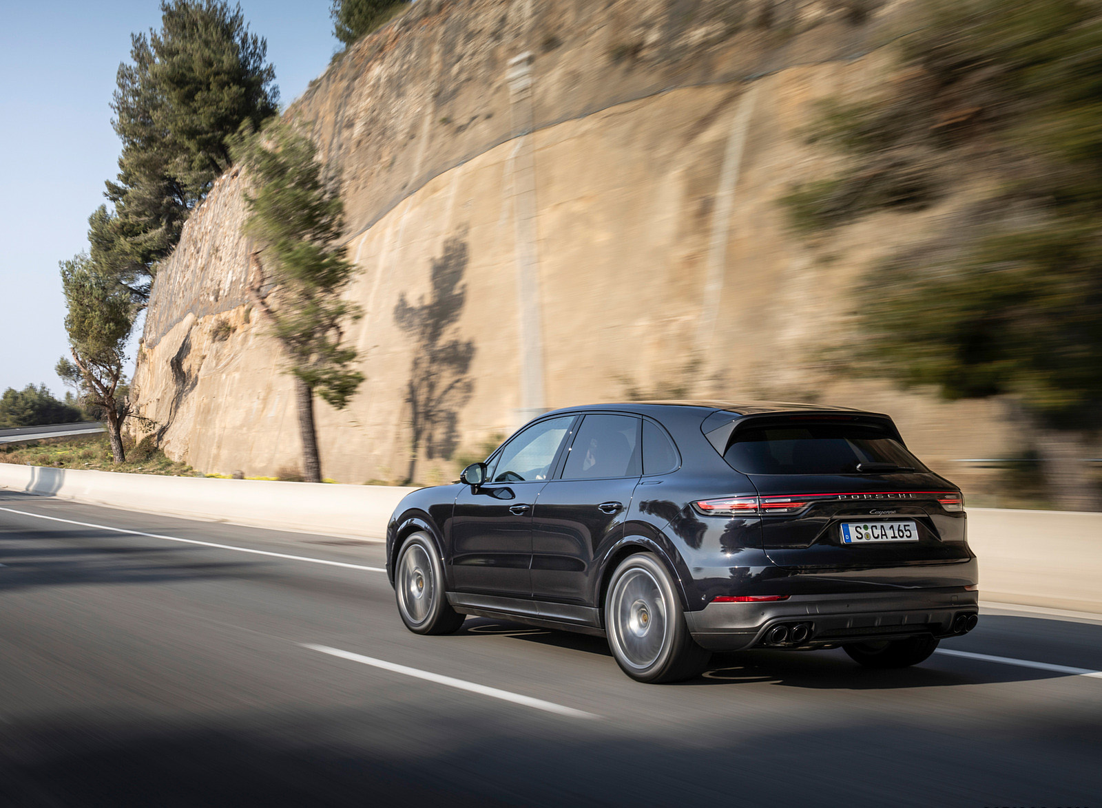 2022 Porsche Cayenne Platinum Edition (Color: Jet Black Metallic) Rear Three-Quarter Wallpapers (9)