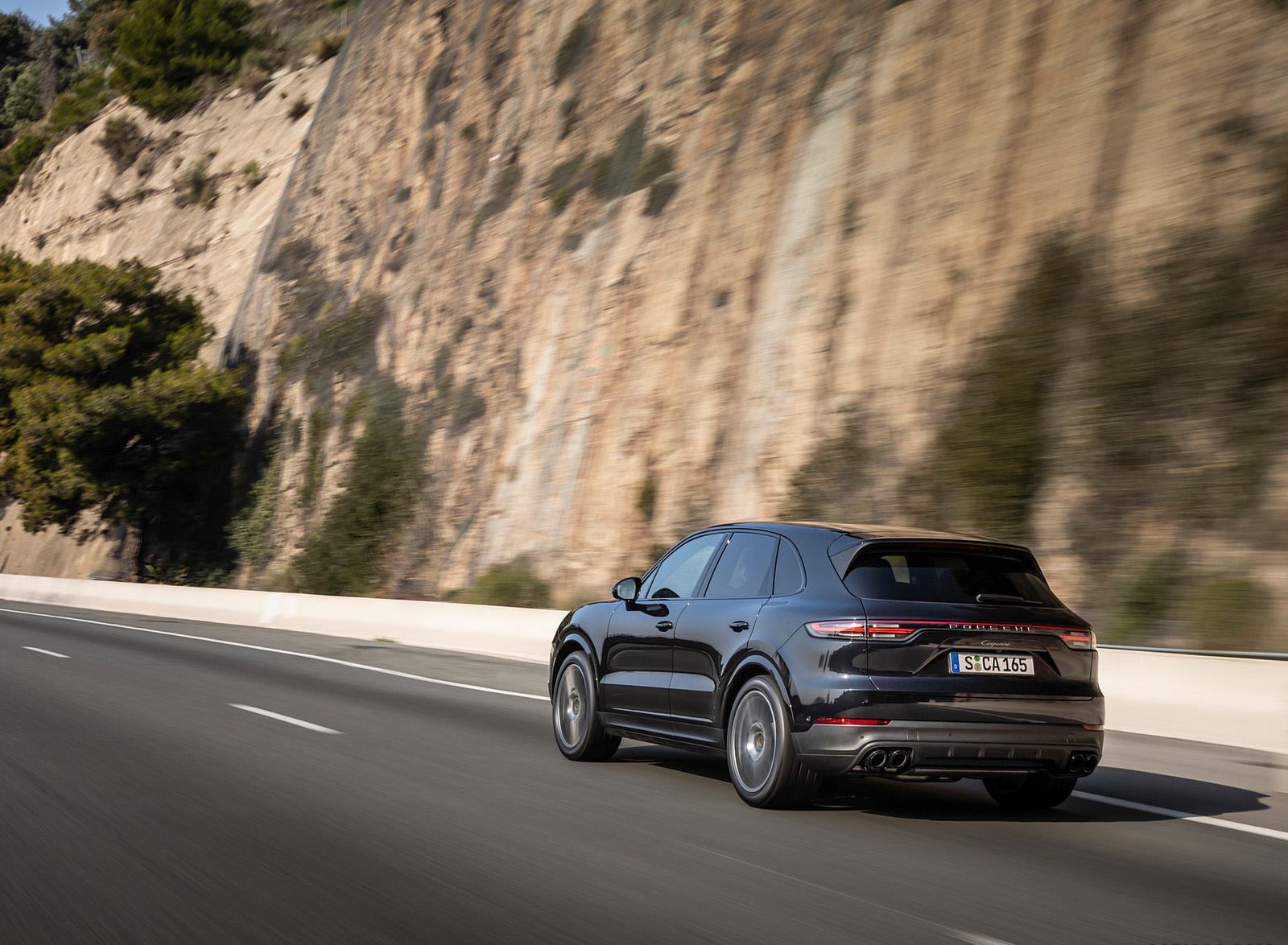 2022 Porsche Cayenne Platinum Edition (Color: Jet Black Metallic) Rear Three-Quarter Wallpapers (10)