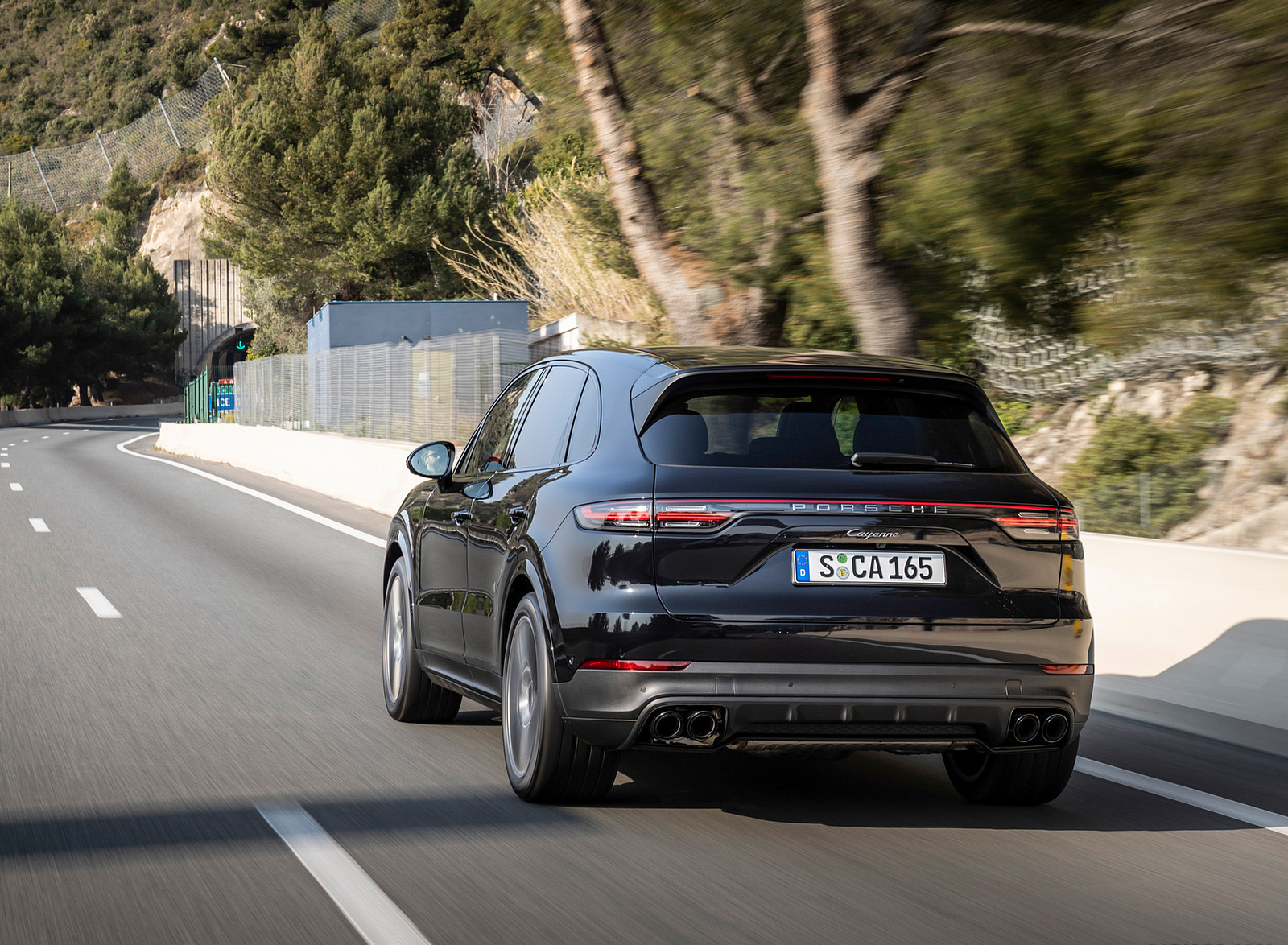 2022 Porsche Cayenne Platinum Edition (Color: Jet Black Metallic) Rear Wallpapers (4)