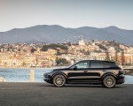 2022 Porsche Cayenne Platinum Edition (Color: Jet Black Metallic) Side Wallpapers 150x120 (18)