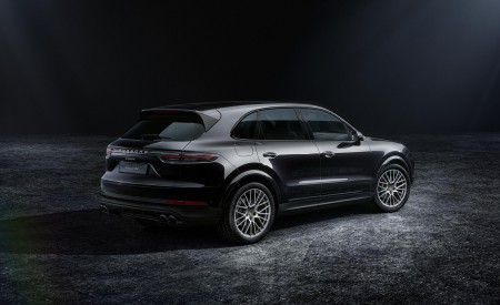2022 Porsche Cayenne Platinum Edition Rear Three-Quarter Wallpapers 450x275 (23)