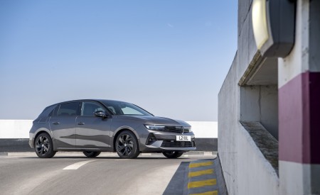 2022 Vauxhall Astra GS Line Front Three-Quarter Wallpapers 450x275 (34)