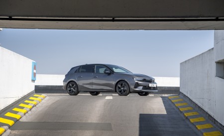 2022 Vauxhall Astra GS Line Front Three-Quarter Wallpapers 450x275 (35)