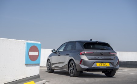 2022 Vauxhall Astra GS Line Rear Three-Quarter Wallpapers  450x275 (37)