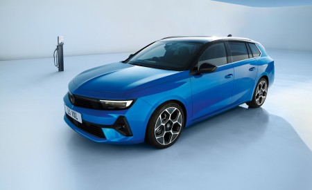 2022 Vauxhall Astra Sports Tourer Front Three-Quarter Wallpapers  450x275 (14)