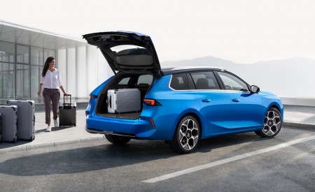 2022 Vauxhall Astra Sports Tourer Rear Three-Quarter Wallpapers  450x275 (12)