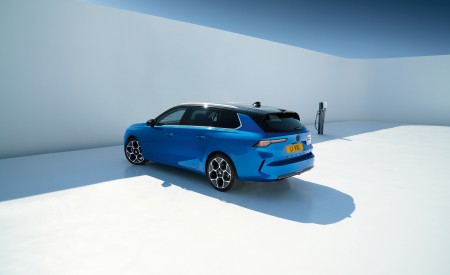 2022 Vauxhall Astra Sports Tourer Rear Three-Quarter Wallpapers 450x275 (16)