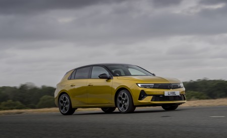 2022 Vauxhall Astra Ultimate Front Three-Quarter Wallpapers  450x275 (40)