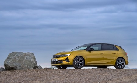 2022 Vauxhall Astra Ultimate Front Three-Quarter Wallpapers  450x275 (30)